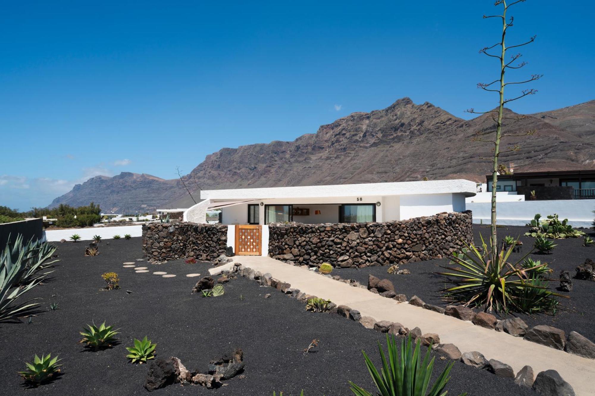 Lanzarote Famara Beach Bungalow ภายนอก รูปภาพ