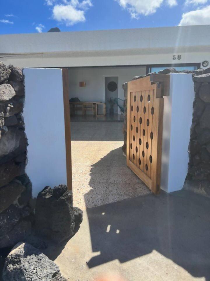 Lanzarote Famara Beach Bungalow ภายนอก รูปภาพ