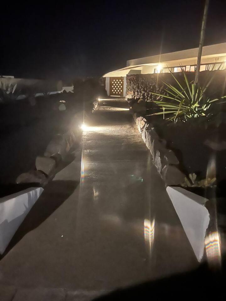 Lanzarote Famara Beach Bungalow ภายนอก รูปภาพ