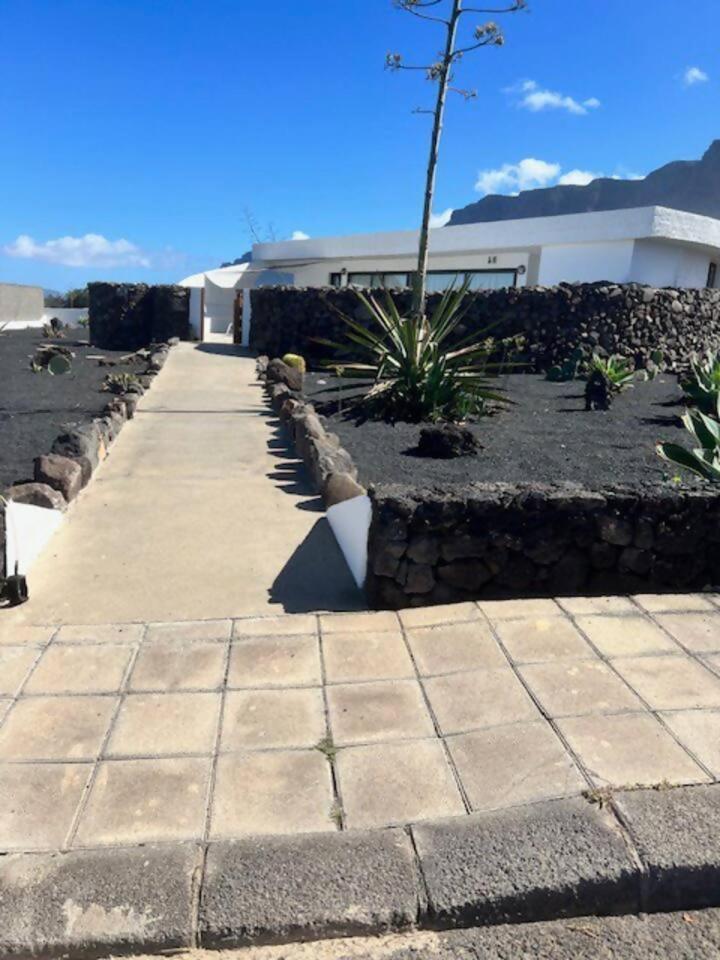 Lanzarote Famara Beach Bungalow ภายนอก รูปภาพ
