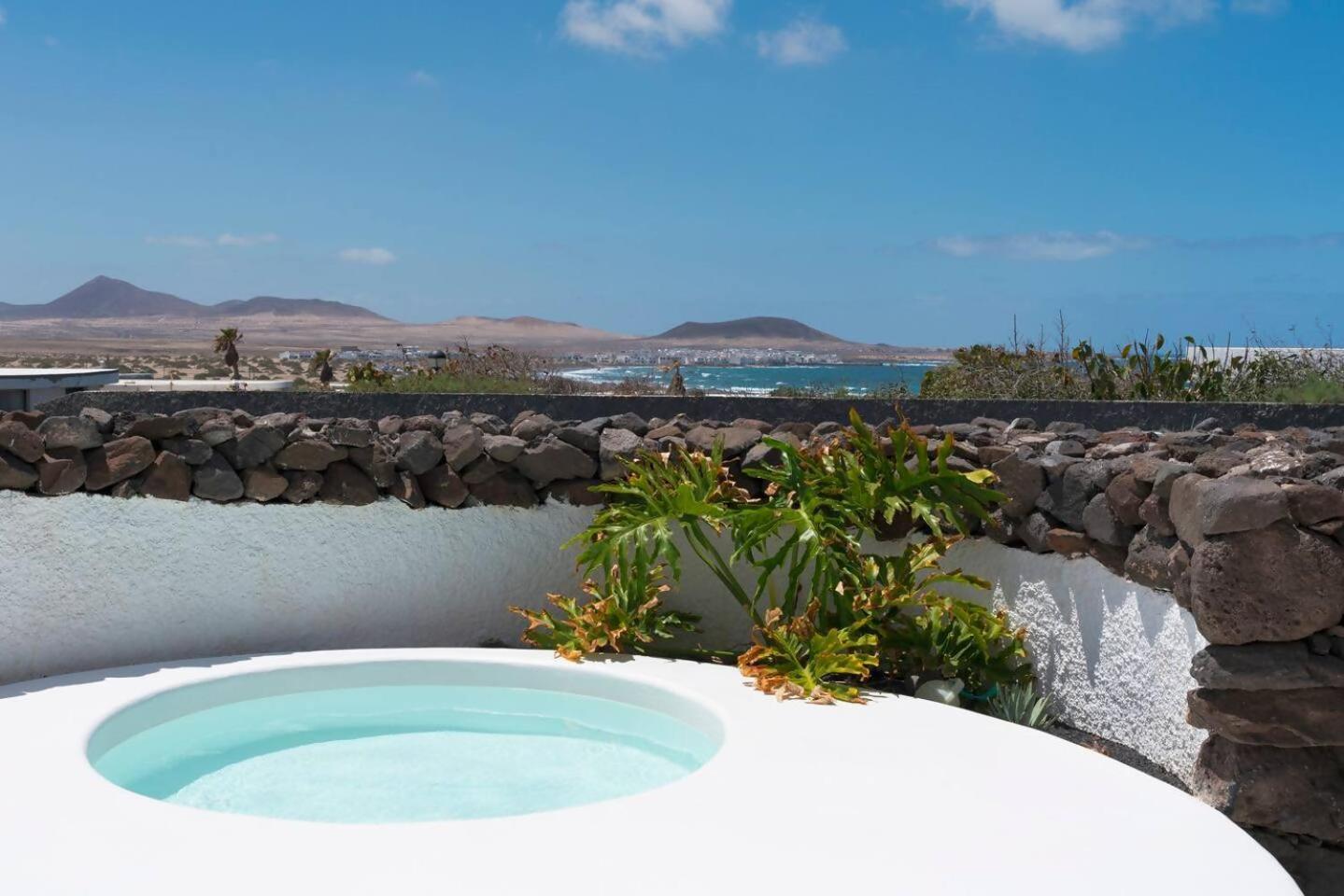 Lanzarote Famara Beach Bungalow ภายนอก รูปภาพ